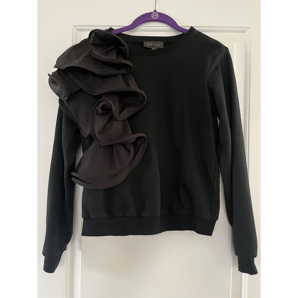Gracia Size small women’s sweater with ruffles